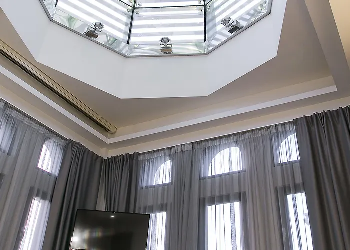 מלון Superior One Boutique