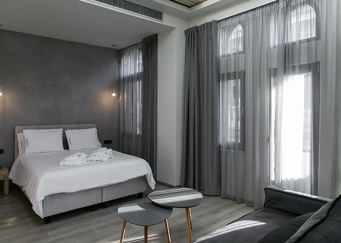 Superior One Boutique מלון 4*