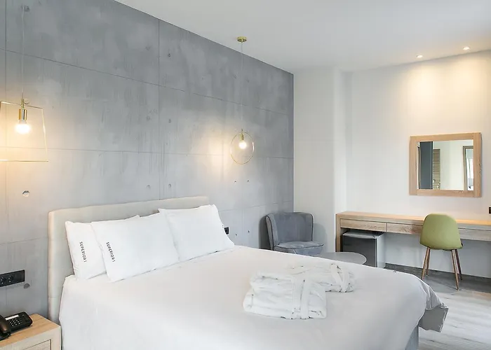 Superior One Boutique מלון 4*