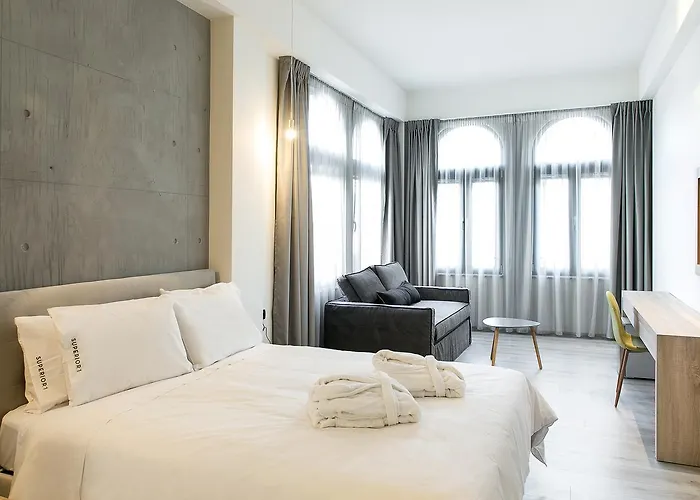 מלון Superior One Boutique 4*