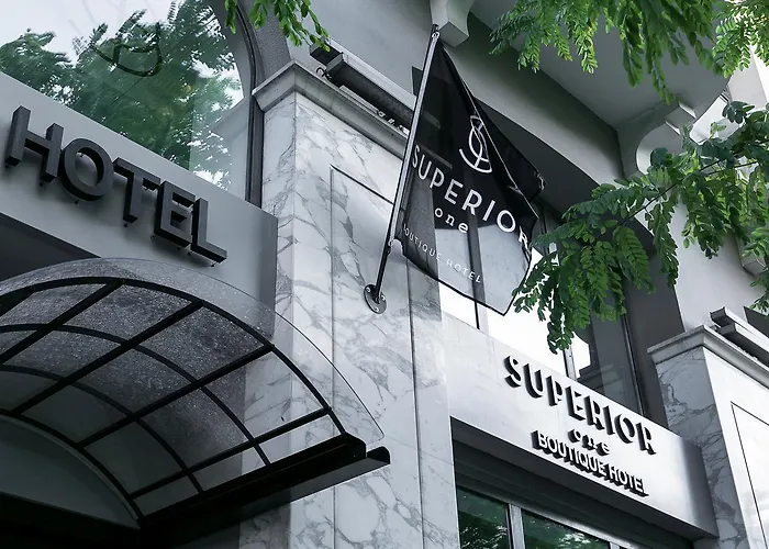 מלון Superior One Boutique 4*