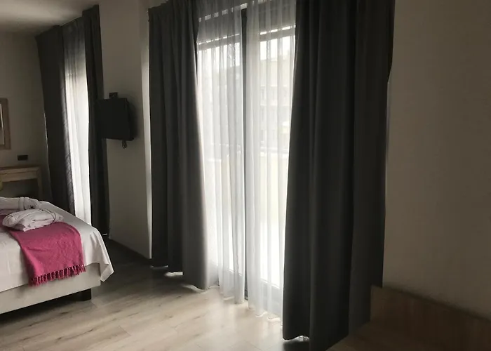 Superior One Boutique מלון 4*